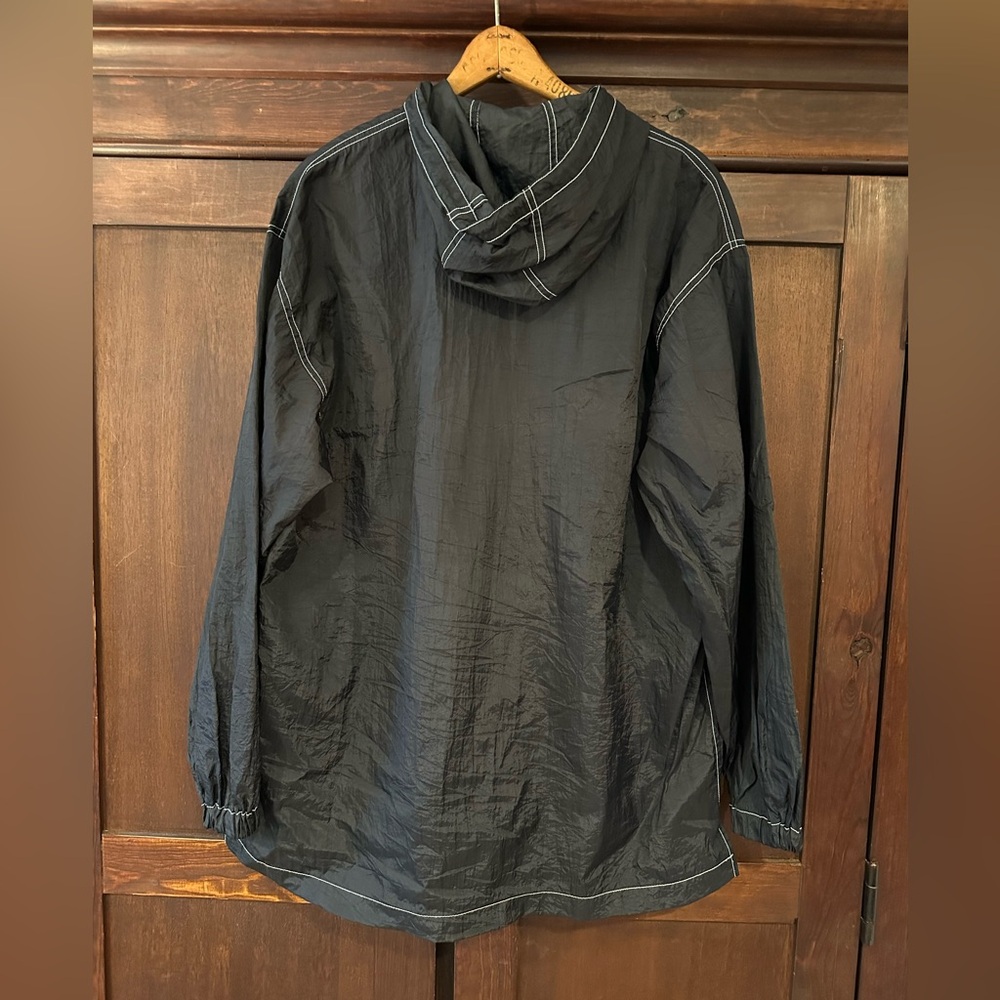 Athletic Works Women’s windbreaker - Picture 2 of 4